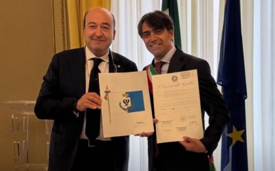 Misterbianco, consegnata la nuova bandiera della città. Corsaro: «Simbolo di identità»